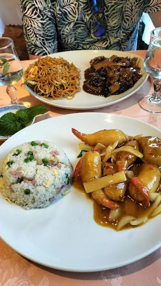 Riz Cantonais Et Beignets de Crevettes Curry